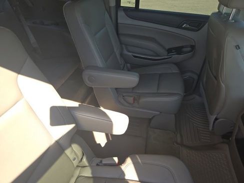 Used 2016 GMC Yukon XL SLT w/ Open Road Package AWD/4WD image 23