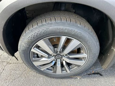 Certified 2023 Nissan Pathfinder SL w/ Black Appearance Package AWD/4WD image 8