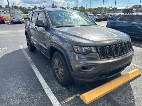 Used 2017 Jeep Grand Cherokee Laredo 75th Anniversary image 3