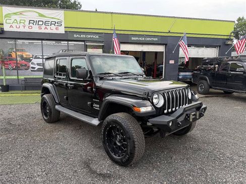 Used 2019 Jeep Wrangler Unlimited Sahara w/ Safety Group AWD/4WD image 3