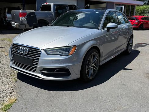 Used 2016 Audi A3 e-tron Premium Plus w/ Premium Plus Package FWD image 4