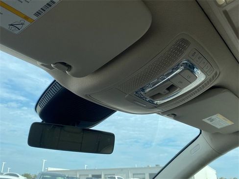 Used 2021 Mercedes-Benz GLE 350 w/ Premium Package image 48