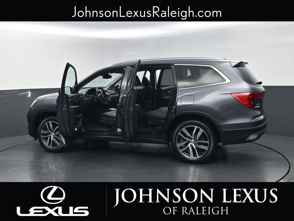Used 2017 Honda Pilot Touring image 37
