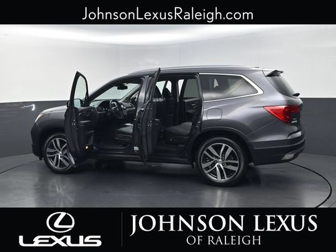Used 2017 Honda Pilot Touring image 37