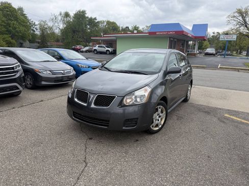 Used 2009 Pontiac Vibe w/ Preferred Package FWD image 2
