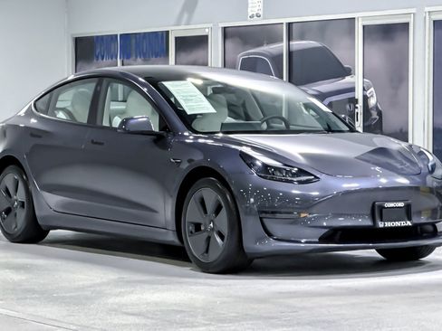 Used 2023 Tesla Model 3 Standard Range RWD image 7