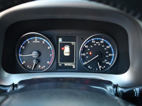 Used 2017 Toyota RAV4 XLE w/ Carpet Mat Package image 32