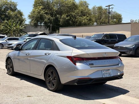 Used 2021 Hyundai Elantra SEL FWD image 2