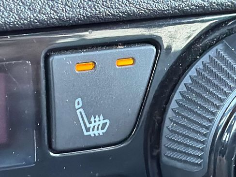 Used 2021 Nissan Kicks SR w/ SR Premium Package FWD image 19