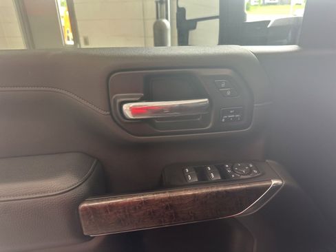 Used 2022 GMC Sierra 2500 Denali w/ Technology Package AWD/4WD image 17