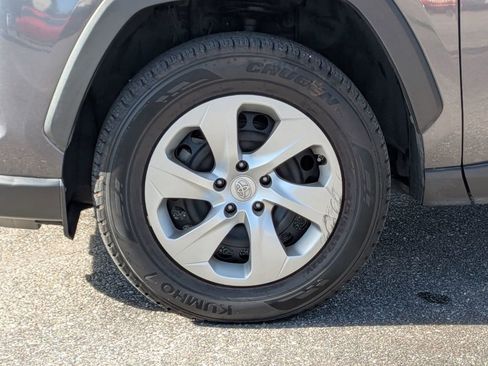 Used 2020 Toyota RAV4 LE image 11