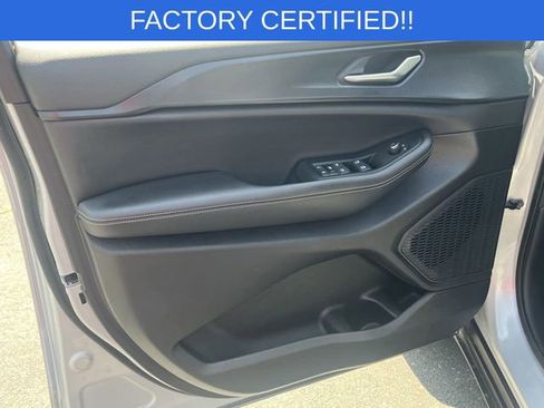 Certified 2024 Jeep Grand Cherokee Altitude image 11