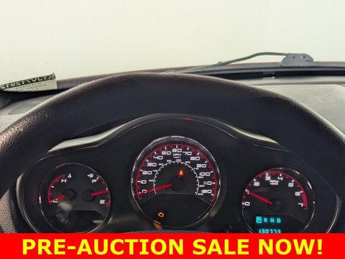 Used 2013 Dodge Avenger SE image 16