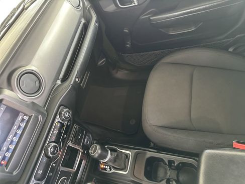 Used 2023 Jeep Gladiator Sport AWD/4WD image 23
