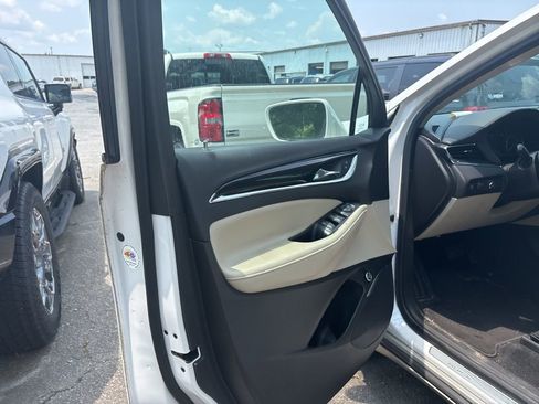 Used 2018 Buick Enclave Essence image 14