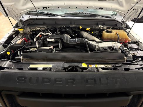 Used 2016 Ford F550 2WD Crew Cab Super Duty image 40