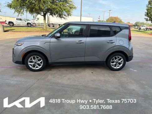 Used 2022 Kia Soul LX w/ Technology Package FWD image 5