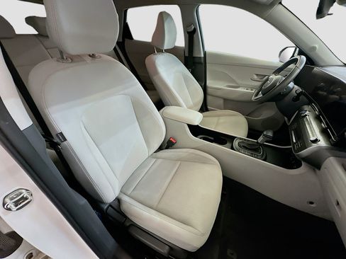 Used 2025 Hyundai Kona SEL image 32