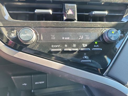 Used 2024 Toyota Camry SE image 28