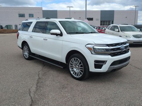 Used 2022 Ford Expedition Max Limited AWD/4WD image 2