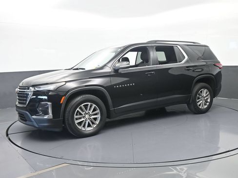 Used 2023 Chevrolet Traverse LT FWD image 2