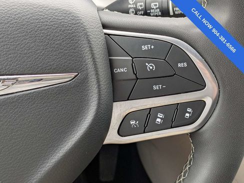 Used 2024 Chrysler Pacifica Touring-L FWD image 29