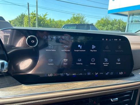 Used 2025 Chevrolet Tahoe High Country AWD/4WD image 22