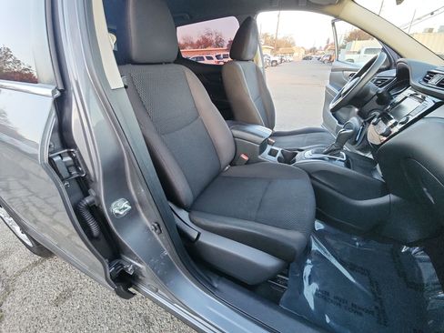 Used 2019 Nissan Rogue Sport S image 24