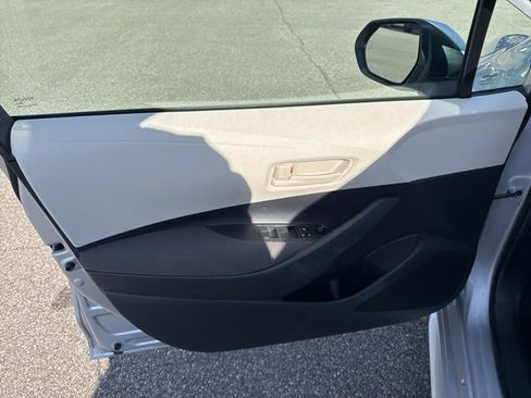 Used 2025 Toyota Corolla LE image 11