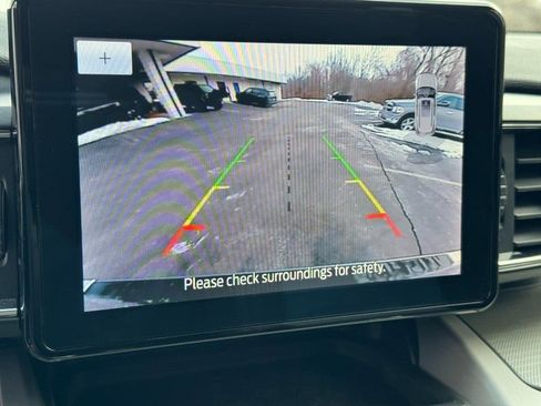 Used 2024 Ford Explorer XLT w/ Equipment Group 202A image 24