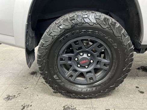 Used 2021 Toyota 4Runner Venture w/ Moonroof Package image 34