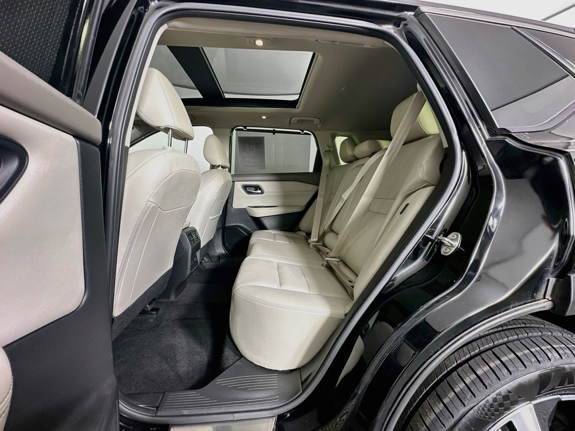Used 2023 Nissan Rogue SL w/ SL Premium Package FWD image 30