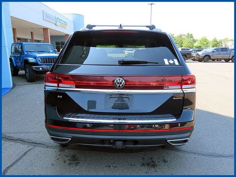 Used 2024 Volkswagen Atlas SE w/ Panoramic Sunroof Package AWD/4WD image 6