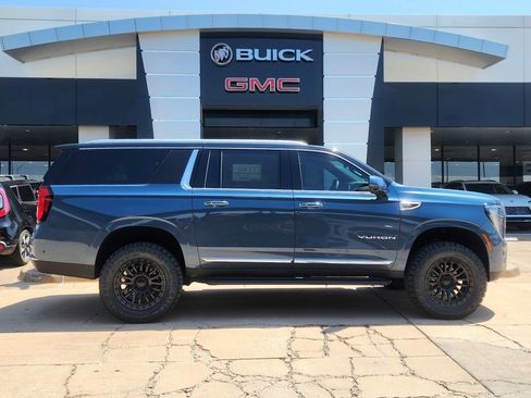 New 2025 GMC Yukon XL Elevation image 2