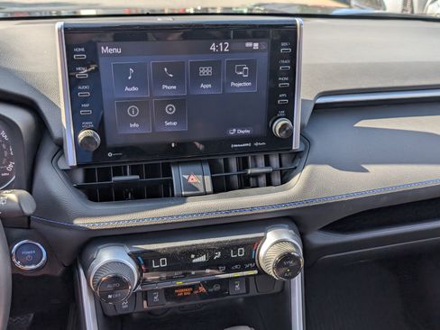 Used 2022 Toyota RAV4 SE image 29