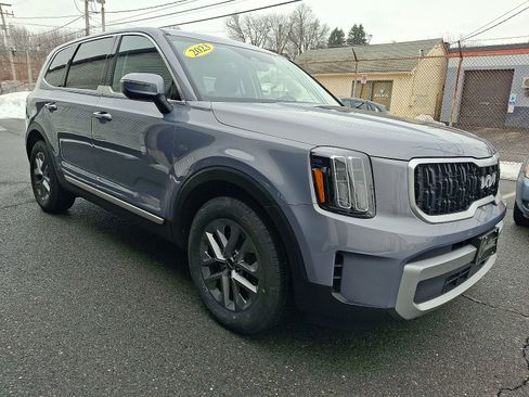 Used 2023 Kia Telluride LX image 7
