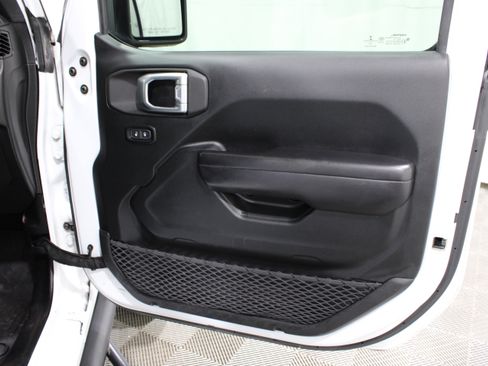 Used 2020 Jeep Gladiator Rubicon AWD/4WD image 23