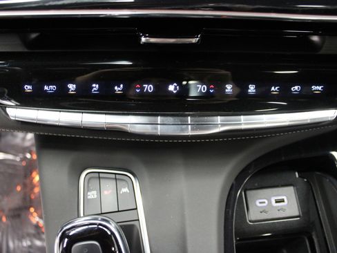 Certified 2023 Cadillac Escalade ESV V image 49