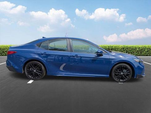 Certified 2025 Toyota Camry SE image 3