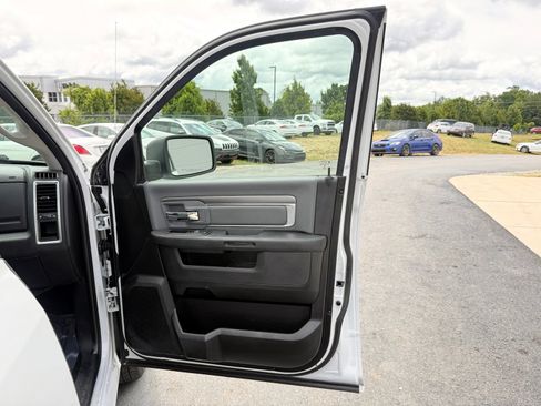 Used 2021 RAM 1500 Classic SLT AWD/4WD image 28