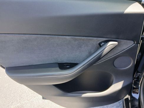 Used 2020 Tesla Model Y Long Range AWD/4WD image 24
