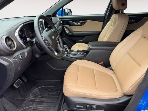 Used 2025 Chevrolet Blazer Premier w/ Driver Confidence II Package image 9