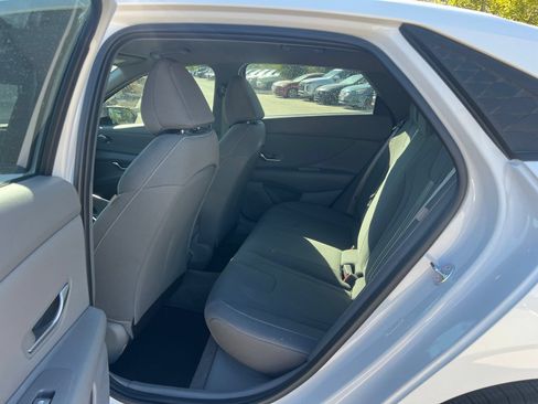 Certified 2025 Hyundai Elantra Sport FWD image 17