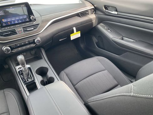 New 2025 Nissan Altima 2.5 SV image 17