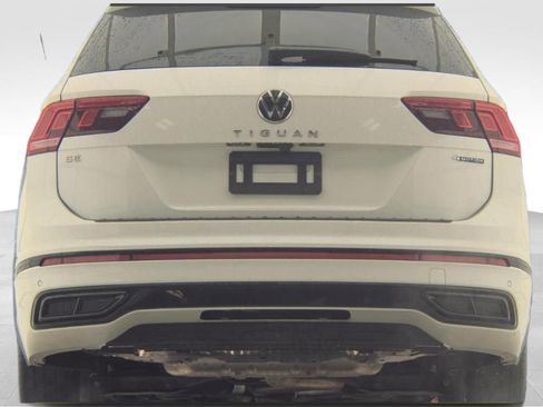 Used 2023 Volkswagen Tiguan SE R-Line AWD/4WD image 9
