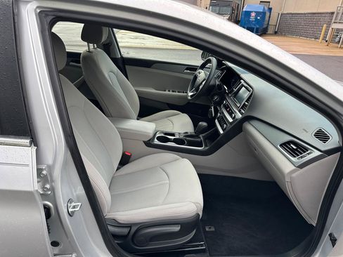 Used 2018 Hyundai Sonata SE FWD image 16