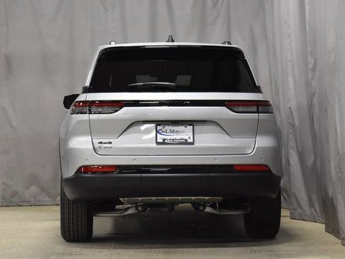 New 2025 Jeep Grand Cherokee Altitude image 8