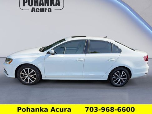 Used 2017 Volkswagen Jetta SE FWD image 4