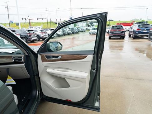 New 2026 Volkswagen Atlas SE FWD image 17