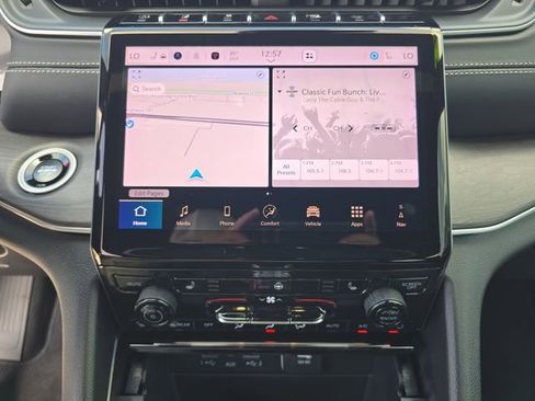 Used 2025 Jeep Grand Cherokee Limited w/ Black Appearance Package image 16